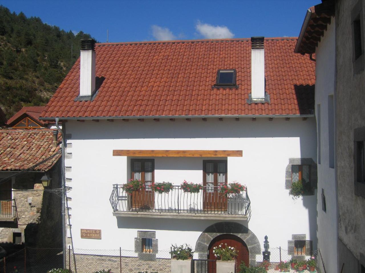 Casa Rural Ornat Etxea Vidangoz Exterior photo